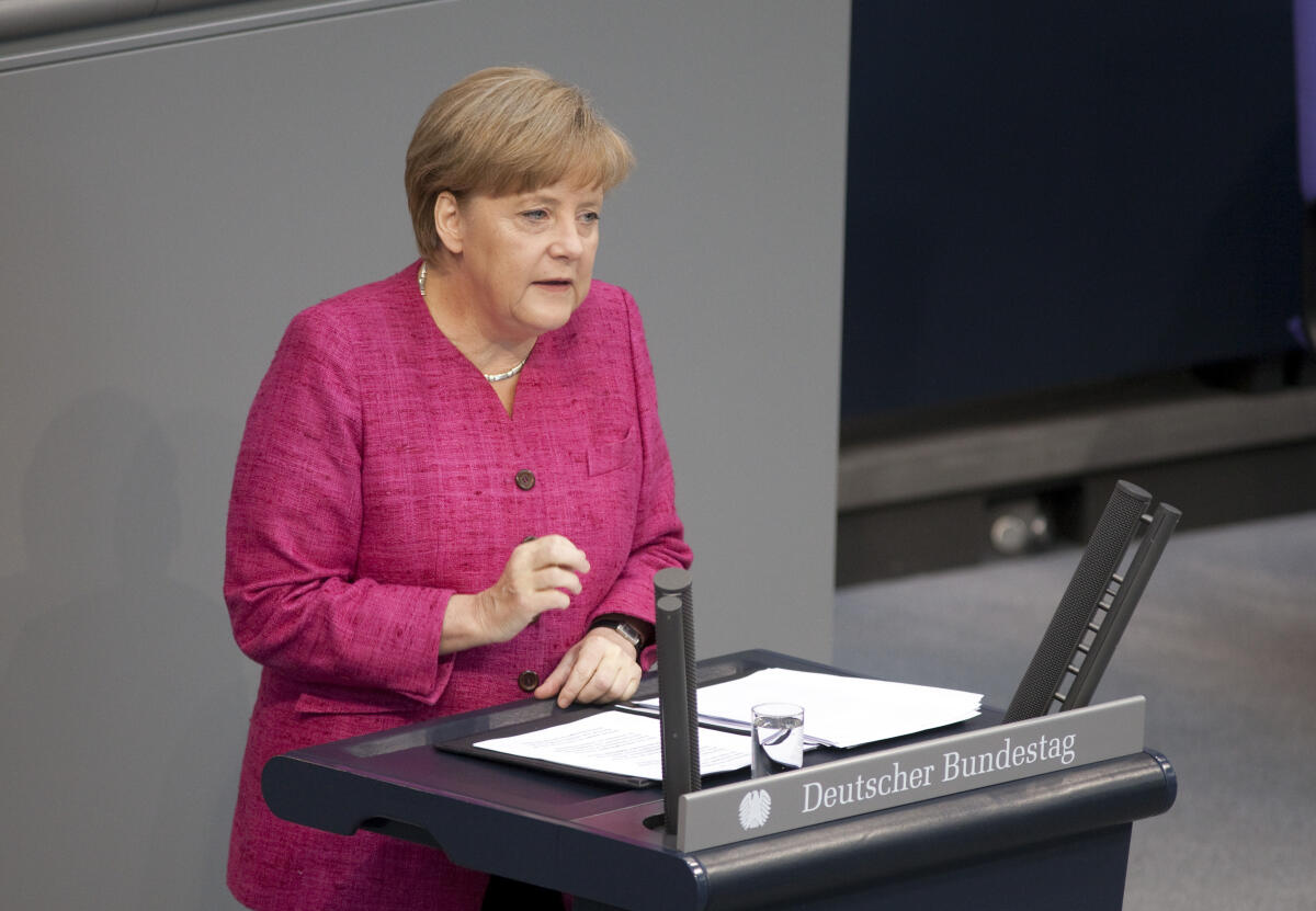 Merkel, Angela Angela MERKEL, CDU, Bundeskanzlerin und CDU Vorsitzende, gibt vor dem Deutschen Bundestag eine Regierungserklaerung ab.