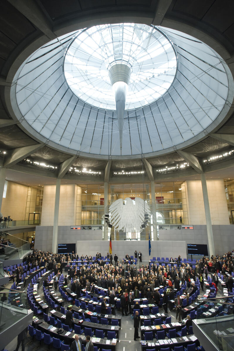  Blick in den Plenarsaal bei der namentlichen Abstimmung während der Sitzung des Deutschen Bundestages in Berlin am 28.10.2010.