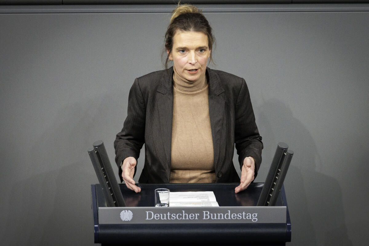 Stadler, Svenja Svenja Stadler, SPD, MdB, hält eine Rede zu EPL 15 "Gesundheit" im Plenum des Deutschen Bundestages.