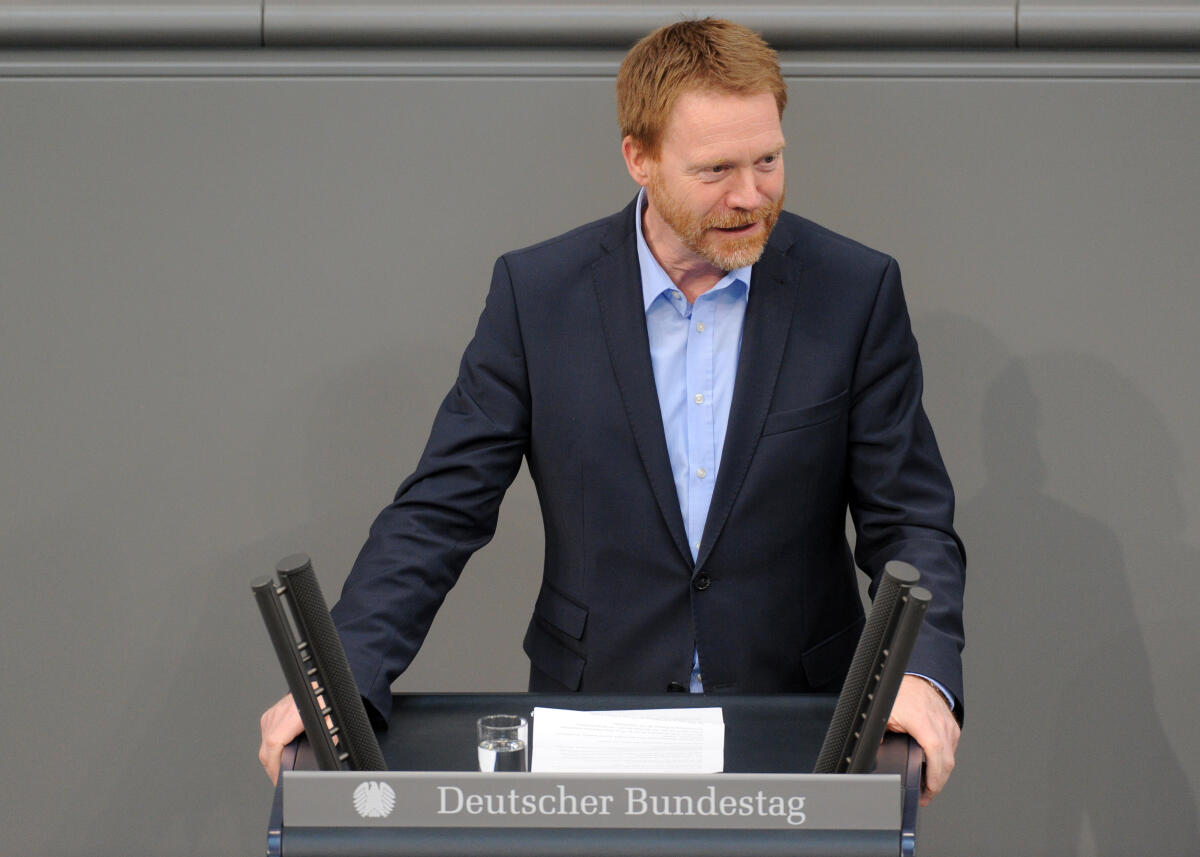 Matschie, Christoph Christoph Matschie, SPD, Bundestagsabgeordneter, Abgeordneter, Mitglied Deutscher Bundestag, MdB, Rede, 5. Sitzung, Top 13, Thema: Bundeswehreinsatz in Südsudan (UNMISS).; Rednerpult.