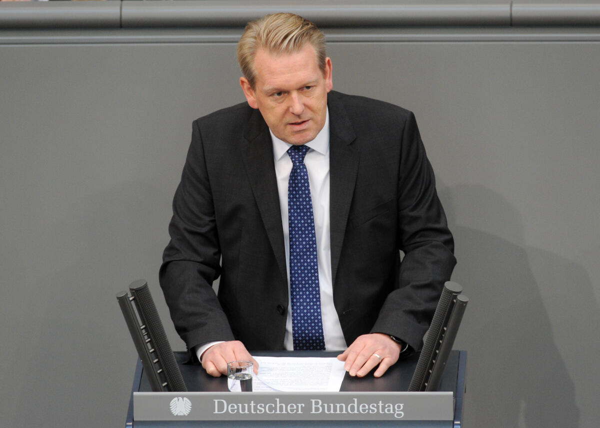 Vöpel, Dirk Dirk Vöpel, SPD, Bundestagsabgeordneter, Abgeordneter, Mitglied Deutscher Bundestag, MdB, Rede, 5. Sitzung, Top 12, Thema: Bundeswehreinsatz in DARFUR (UNAMID).; Rednerpult.