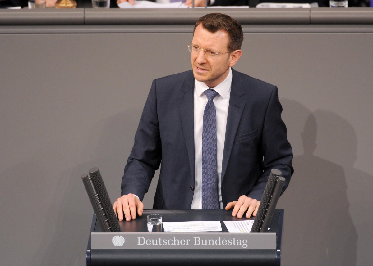 Luczak, Jan-Marco Jan-Marco Luczak, CDU/CSU, Bundestagsabgeordneter, Abgeordneter, Mitglied Deutscher Bundestag, MdB, Rede, 5. Sitzung, ZP 7, Thema: Opferentschädigung.; Rednerpult.