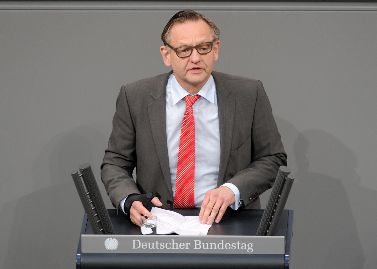 Gottschalk, Kay Kay Gottschalk, AfD, Bundestagsabgeordneter, Abgeordneter, Mitglied Deutscher Bundestag, MdB, Rede, 5. Sitzung, ZP 6, Thema: Aktuelle Stunde zu linksextremen Gewalttaten gegen demokratische Parteien.; Rednerpult.