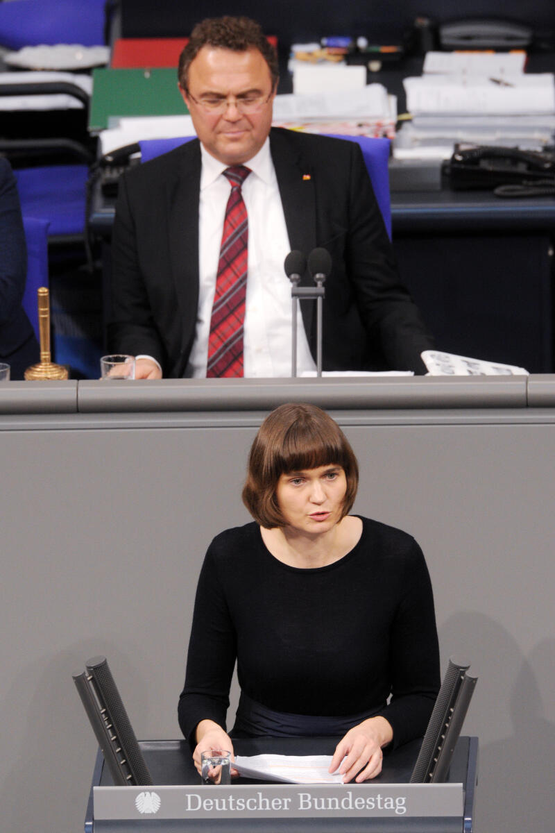 Müller, Claudia; Friedrich, Hans-Peter Claudia Müller, Bündnis 90/Die Grünen, Bundestagsabgeordnete, Abgeordnete, Mitglied Deutscher Bundestag, MdB, Rede, 4. Sitzung, Top 14, Thema: ERP-Wirtschaftsplangesetz 2018, Vorsitz: Bundestagsvizepräsident Dr. Hans-Peter Friedrich, CDU/CSU.; Rednerpult.