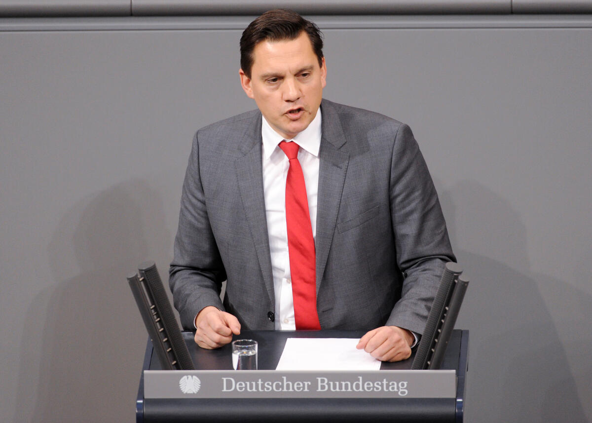 Fechner, Johannes Johannes Fechner, SPD, Bundestagsabgeordneter, Abgeordneter, Mitglied Deutscher Bundestag, MdB, Rede, 4. Sitzung, Top 15, Thema: Netzwerkdurchsetzungsgesetz.; Rednerpult.