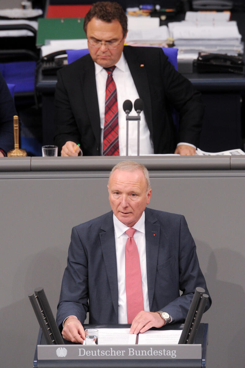 Westphal, Bernd; Friedrich, Hans-Peter Bernd Westphal, SPD, Bundestagsabgeordneter, Abgeordneter, Mitglied Deutscher Bundestag, MdB, Rede, 4. Sitzung, Top 14, Thema: ERP-Wirtschaftsplangesetz 2018, Vorsitz: Bundestagsvizepräsident Dr. Hans-Peter Friedrich, CDU/CSU.; Rednerpult.