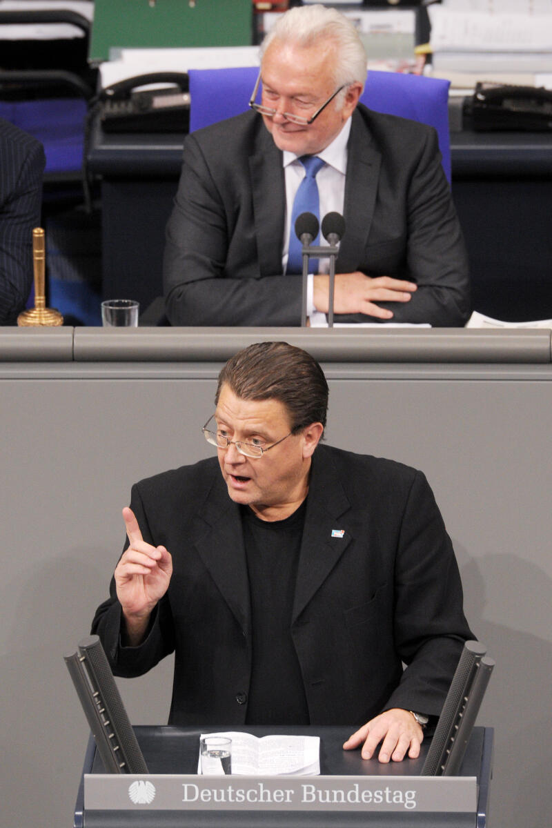 Brandner, Stephan; Kubicki, Wolfgang Stephan Brandner, AfD, Bundestagsabgeordneter, Abgeordneter, Mitglied Deutscher Bundestag, MdB, Rede, 4. Sitzung, Top 7, Thema: Gesetz zur Stärkung der Bürgerrechte, Vorsitz: Bundestagsvizepräsident Wolfgang Kubicki, FDP.; Rednerpult.