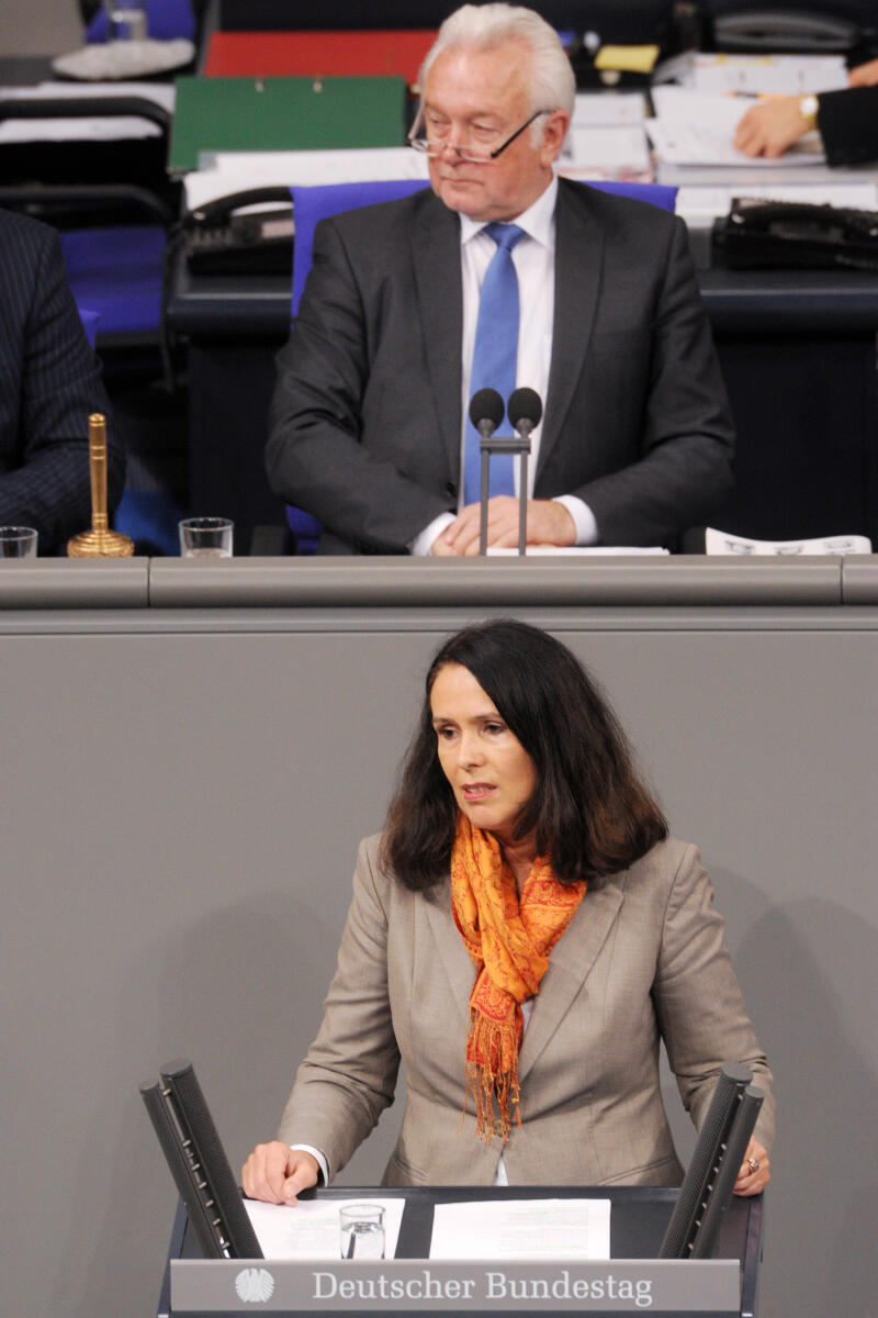 Winkelmeier-Becker, Elisabeth; Kubicki, Wolfgang Elisabeth Winkelmeier-Becker, CDU/CSU, Bundestagsabgeordnete, Abgeordnete, Mitglied Deutscher Bundestag, MdB, Rede, 4. Sitzung, Top 7, Thema: Gesetz zur Stärkung der Bürgerrechte, Vorsitz: Bundestagsvizepräsident Wolfgang Kubicki, FDP.; Rednerpult.