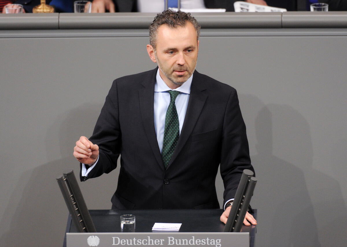 Jarzombek, Thomas Thomas Jarzombek, CDU/CSU, Bundestagsabgeordneter, Abgeordneter, Mitglied Deutscher Bundestag, MdB, Rede, 4. Sitzung, Top 15, Thema: Netzwerkdurchsetzungsgesetz.; Rednerpult.