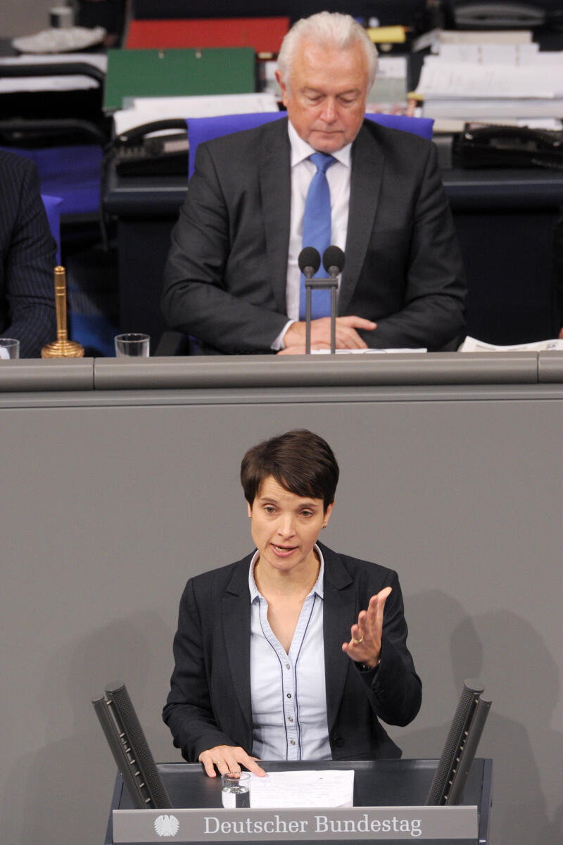 Petry, Frauke; Kubicki, Wolfgang Frauke Petry, fraktionslos, Bundestagsabgeordnete, Abgeordnete, Mitglied Deutscher Bundestag, MdB, Rede, 4. Sitzung, Top 7, Thema: Gesetz zur Stärkung der Bürgerrechte, Vorsitz: Bundestagsvizepräsident Wolfgang Kubicki, FDP.