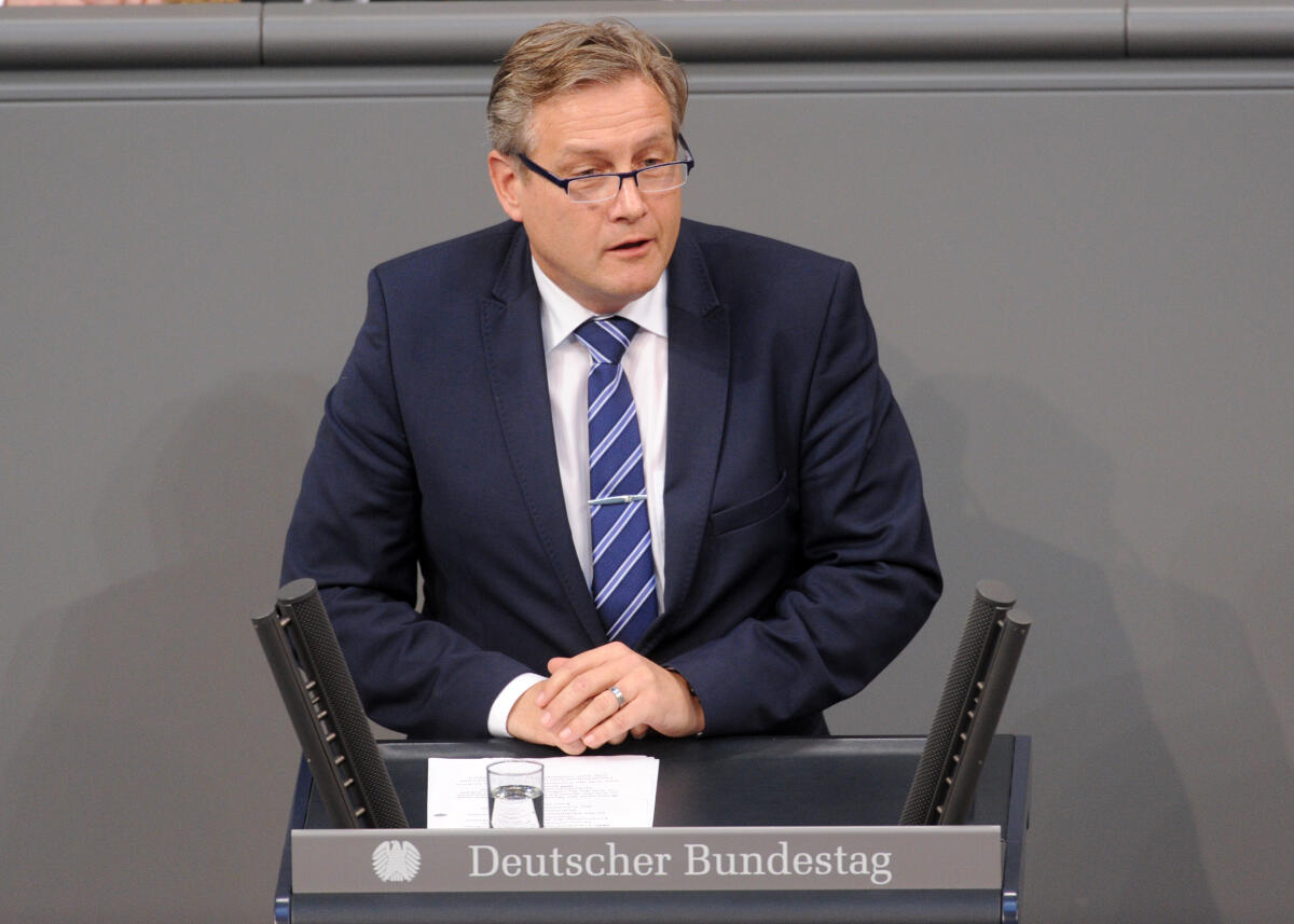 Kestner, Jens Jens Kestner, AfD, Bundestagsabgeordneter, Abgeordneter, Mitglied Deutscher Bundestag, MdB, Rede, 4. Sitzung, Top 5, Thema: Bundeswehreinsatz in Mali (MINUSMA).; Rednerpult.