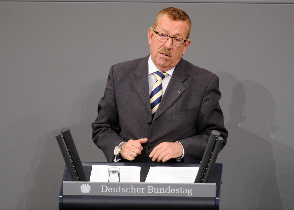Karl-Heinz Brunner, SPD, Bundestagsabgeordneter, Abgeordneter, Mitglied Deutscher Bundestag, MdB, Rede, 4. Sitzung, Top 1, Thema: Bundeswehreinsatz im Mittelmeer (SEA Guardian).; Rednerpult. Brunner, Karl-Heinz Karl-Heinz Brunner, SPD, Bundestagsabgeordneter, Abgeordneter, Mitglied Deutscher Bundestag, MdB, Rede, 4. Sitzung, Top 1, Thema: Bundeswehreinsatz im Mittelmeer (SEA Guardian).; Rednerpult.