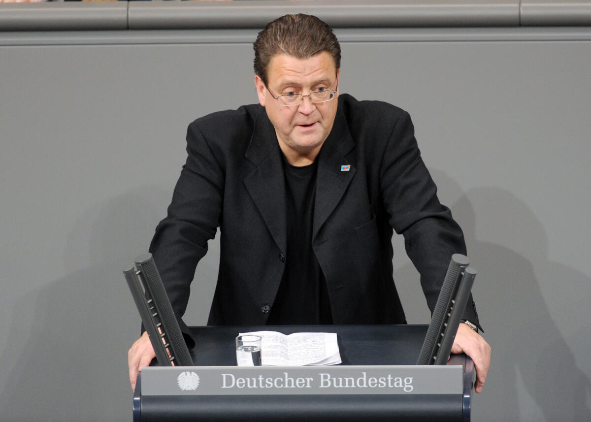 Stephan Brandner, AfD, Bundestagsabgeordneter, Abgeordneter, Mitglied Deutscher Bundestag, MdB, Rede, 4. Sitzung, Top 7, Thema: Gesetz zur Stärkung der Bürgerrechte.; Rednerpult. Brandner, Stephan Stephan Brandner, AfD, Bundestagsabgeordneter, Abgeordneter, Mitglied Deutscher Bundestag, MdB, Rede, 4. Sitzung, Top 7, Thema: Gesetz zur Stärkung der Bürgerrechte.; Rednerpult.
