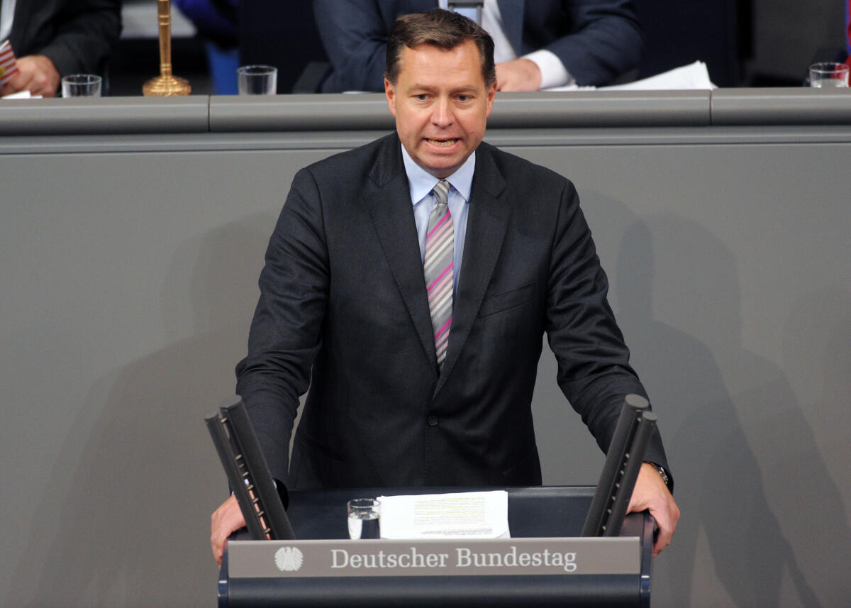 Mayer, Stephan Stephan Mayer, CDU/CSU, Bundestagsabgeordneter, Abgeordneter, Mitglied Deutscher Bundestag, MdB, Rede, 3. Sitzung, TOP 13, Thema:  Entwurf eines Einwanderungsgesetzes.; Rednerpult.