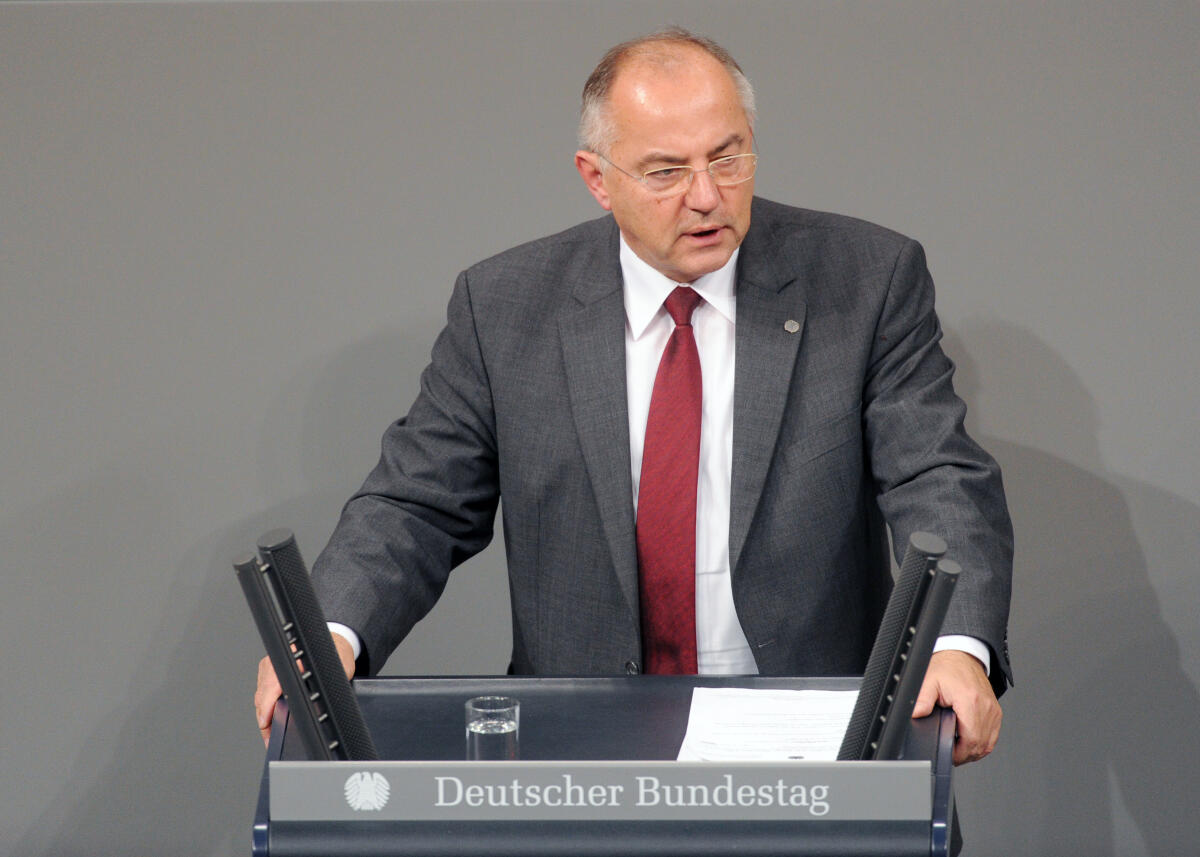 Juratovic, Josip Josip Juratovic, SPD, Bundestagsabgeordneter, Abgeordneter, Mitglied Deutscher Bundestag, MdB, Rede, 3. Sitzung, TOP 14, Thema:  Förderung der Rückkehr syrischer Flüchtlinge.; Rednerpult.