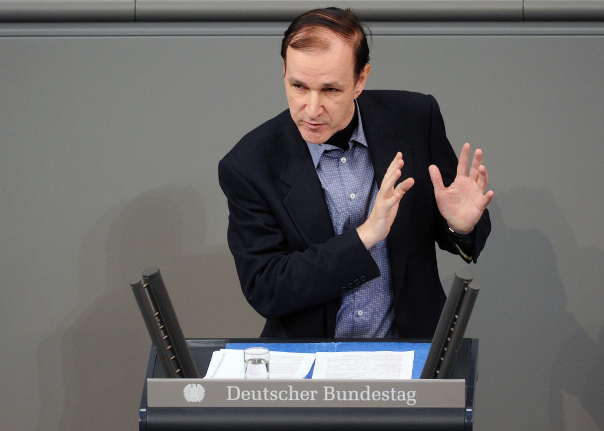 Gottfried Curio, AfD, Bundestagsabgeordneter, Abgeordneter, Mitglied Deutscher Bundestag, MdB, Rede, 3. Sitzung, TOP 13, Thema: Entwurf eines Einwanderungsgesetzes.; Rednerpult. Curio, Gottfried Gottfried Curio, AfD, Bundestagsabgeordneter, Abgeordneter, Mitglied Deutscher Bundestag, MdB, Rede, 3. Sitzung, TOP 13, Thema: Entwurf eines Einwanderungsgesetzes.; Rednerpult.