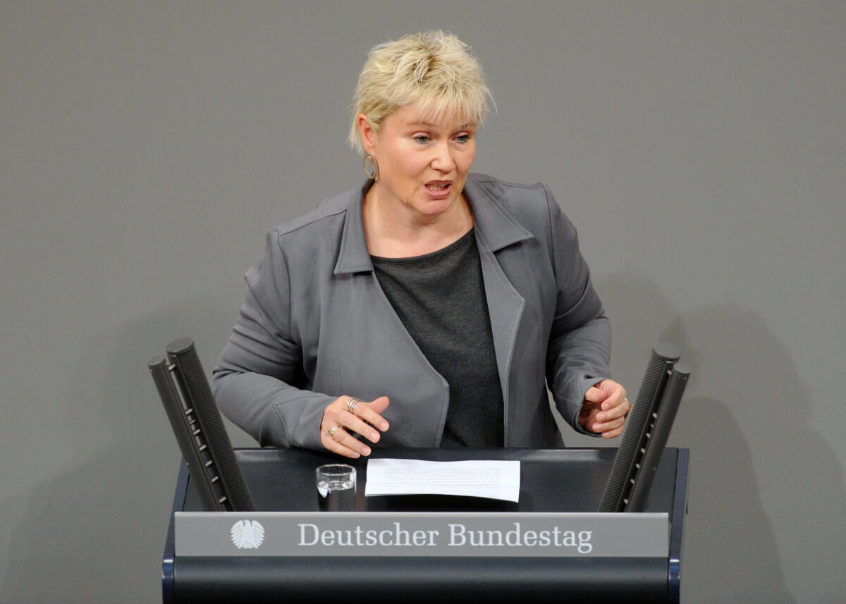 Heinrich, Gabriela Gabriela Heinrich, SPD, Bundestagsabgeordnete, Abgeordnete, Mitglied Deutscher Bundestag, MdB, Rede, 3. Sitzung, ZP 5, Thema: Aktuelle Stunde zur Lage im Nahen- und Mittleren Osten.; Rednerpult.
