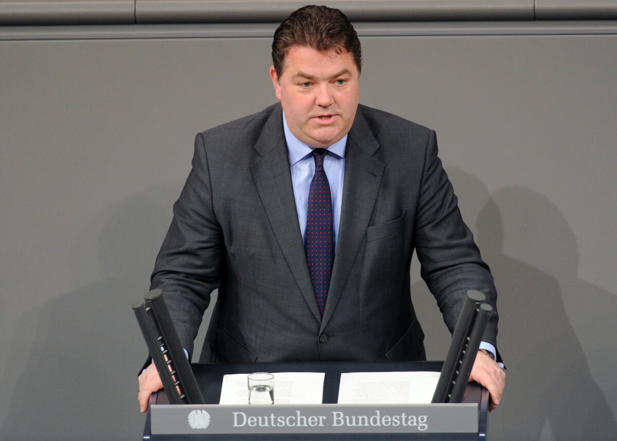 Heveling, Ansgar Ansgar Heveling, CDU/CSU, Bundestagsabgeordneter, Abgeordneter, Mitglied Deutscher Bundestag, MdB, Rede, 3. Sitzung, TOP 13, Thema:  Entwurf eines Einwanderungsgesetzes.; Rednerpult.