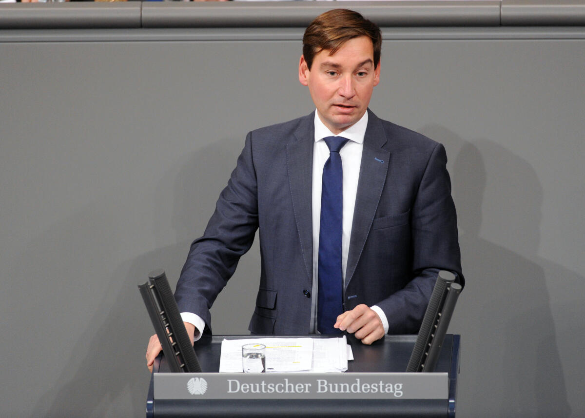 Hartmann, Sebastian Sebastian Hartmann, SPD, Bundestagsabgeordneter, Abgeordneter, Mitglied Deutscher Bundestag, MdB, Rede, 3. Sitzung, TOP 13, Thema:  Entwurf eines Einwanderungsgesetzes.; Rednerpult.
