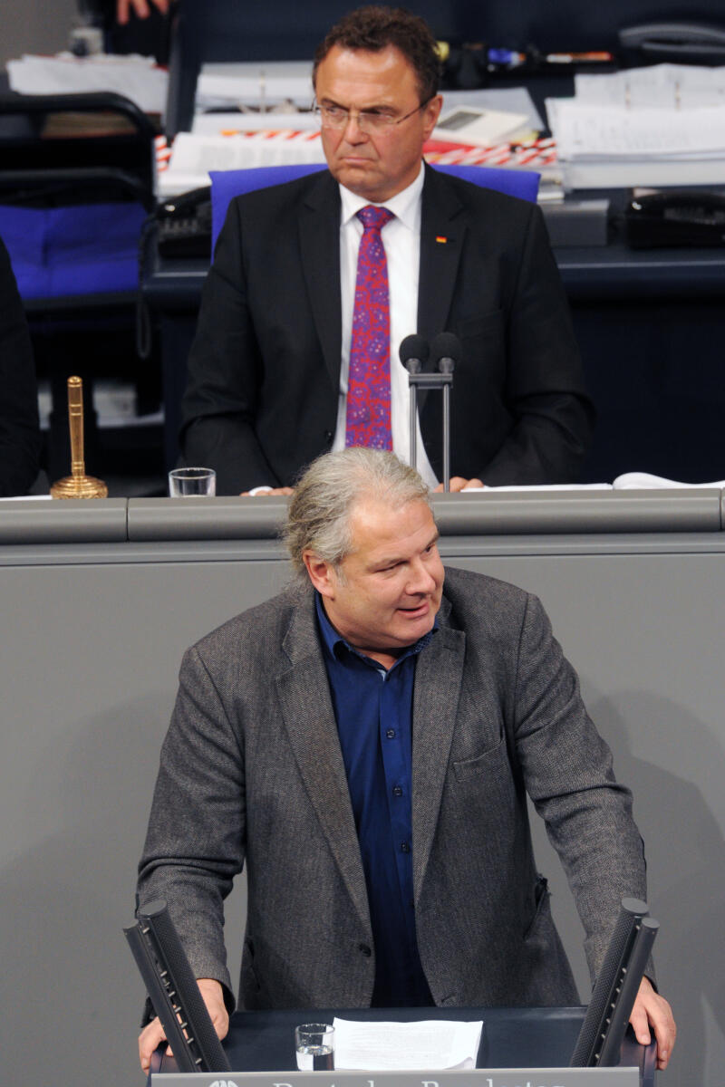 Hunko, Andrej; Friedrich, Hans-Peter Andrej Hunko, DIE LINKE, Bundestagsabgeordneter, Abgeordneter, Mitglied Deutscher Bundestag, MdB, Rede, 2. Sitzung, TOP 9, Thema: Rechtskonfomität der Euro-Stabilisierung, Vorsitz: Bundestagsvizepräsident Dr. Hans-Peter Friedrich, CDU/CSU.; Rednerpult.
