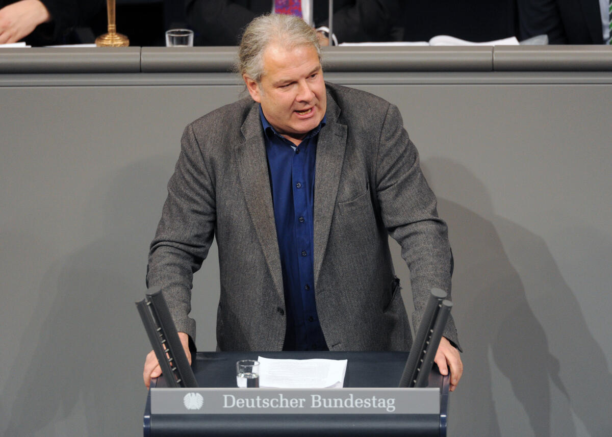 Hunko, Andrej Andrej Hunko, DIE LINKE, Bundestagsabgeordneter, Abgeordneter, Mitglied Deutscher Bundestag, MdB, Rede, 2. Sitzung, TOP 9, Thema: Rechtskonfomität der Euro-Stabilisierung.; Rednerpult.