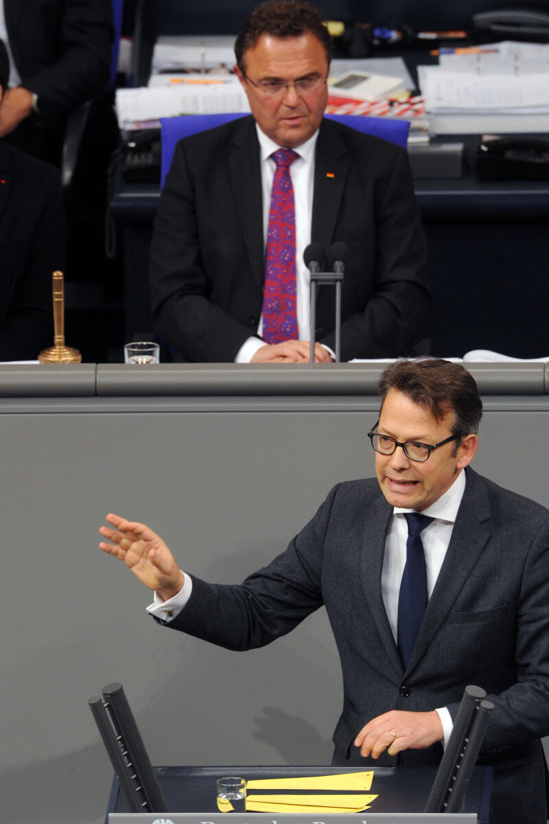 Fricke, Otto; Friedrich, Hans-Peter Otto Fricke, FDP, Bundestagsabgeordneter, Abgeordneter, Mitglied Deutscher Bundestag, MdB, Rede, 2. Sitzung, TOP 9, Thema: Rechtskonfomität der Euro-Stabilisierung, Vorsitz: Bundestagsvizepräsident Dr. Hans-Peter Friedrich, CDU/CSU.; Rednerpult.
