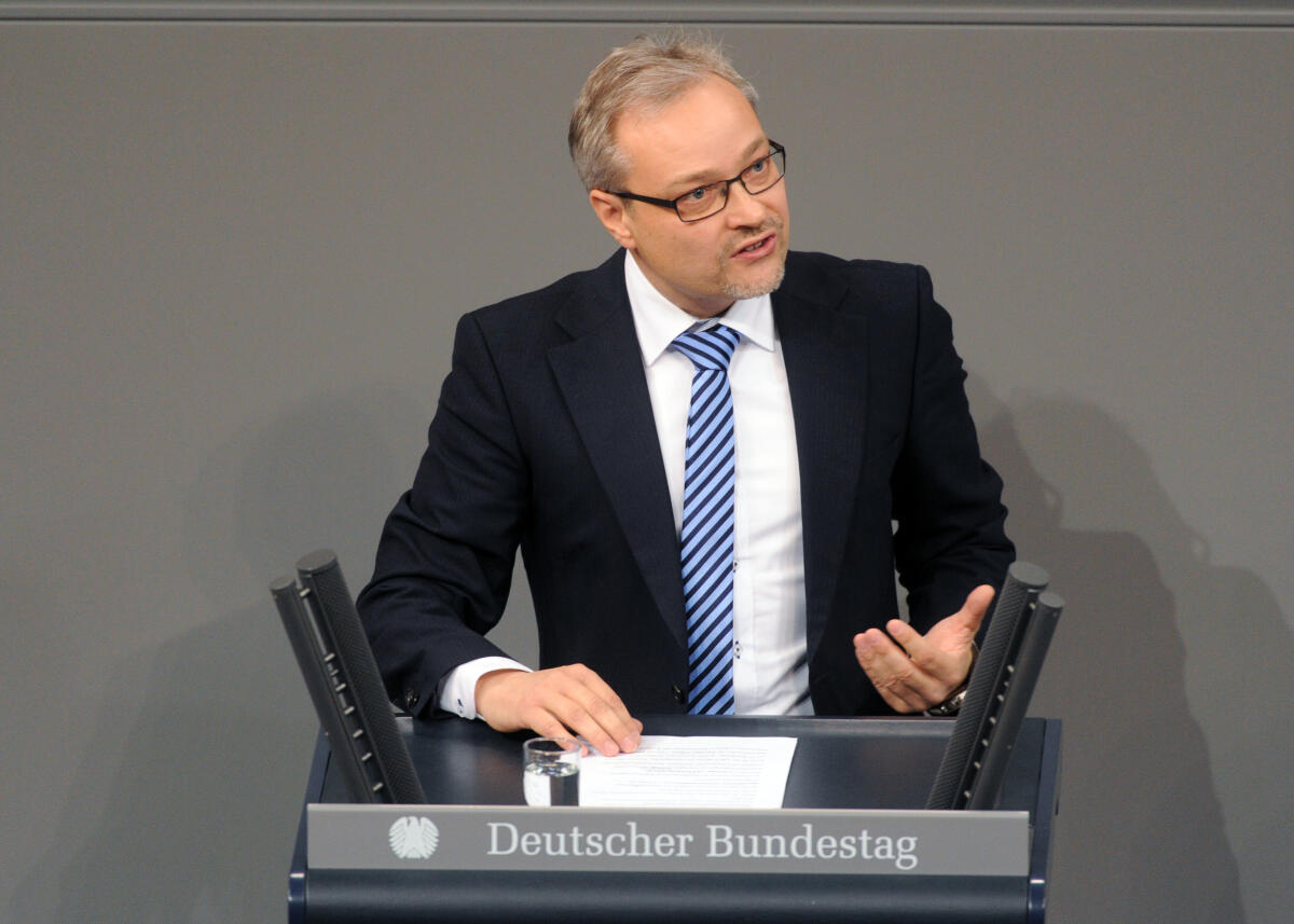 Bernhard, Marc Marc Bernhard, AfD, Bundestagsabgeordneter, Abgeordneter, Mitglied Deutscher Bundestag, MdB, Rede, 2. Sitzung, TOP 8, Thema: Erhalt der Stahlstandorte in Deutschland.; Rednerpult.