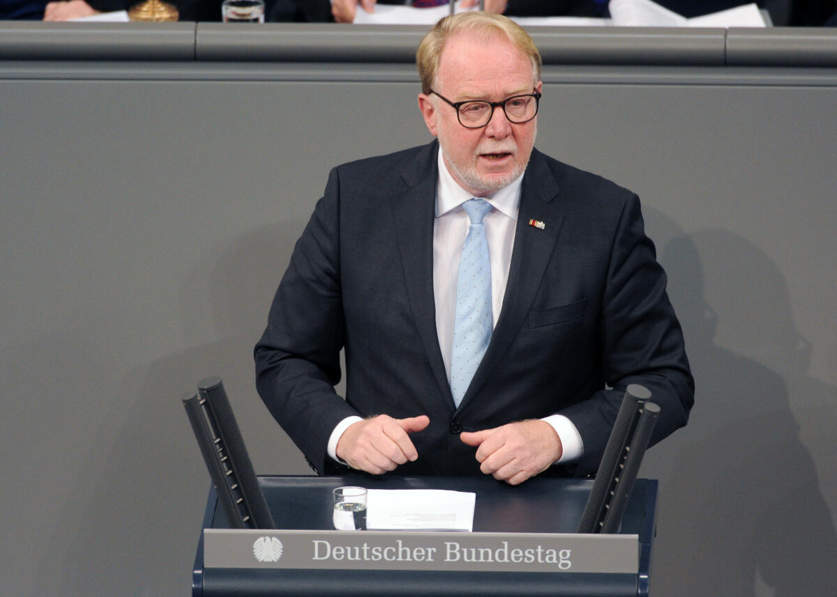 Michelbach, Hans Hans Michelbach, CDU/CSU, Bundestagsabgeordneter, Abgeordneter, Mitglied Deutscher Bundestag, MdB, Rede, 2. Sitzung, TOP 7, Thema: Irland: Vorzeitige Kreditrückzahlungen.; Rednerpult.