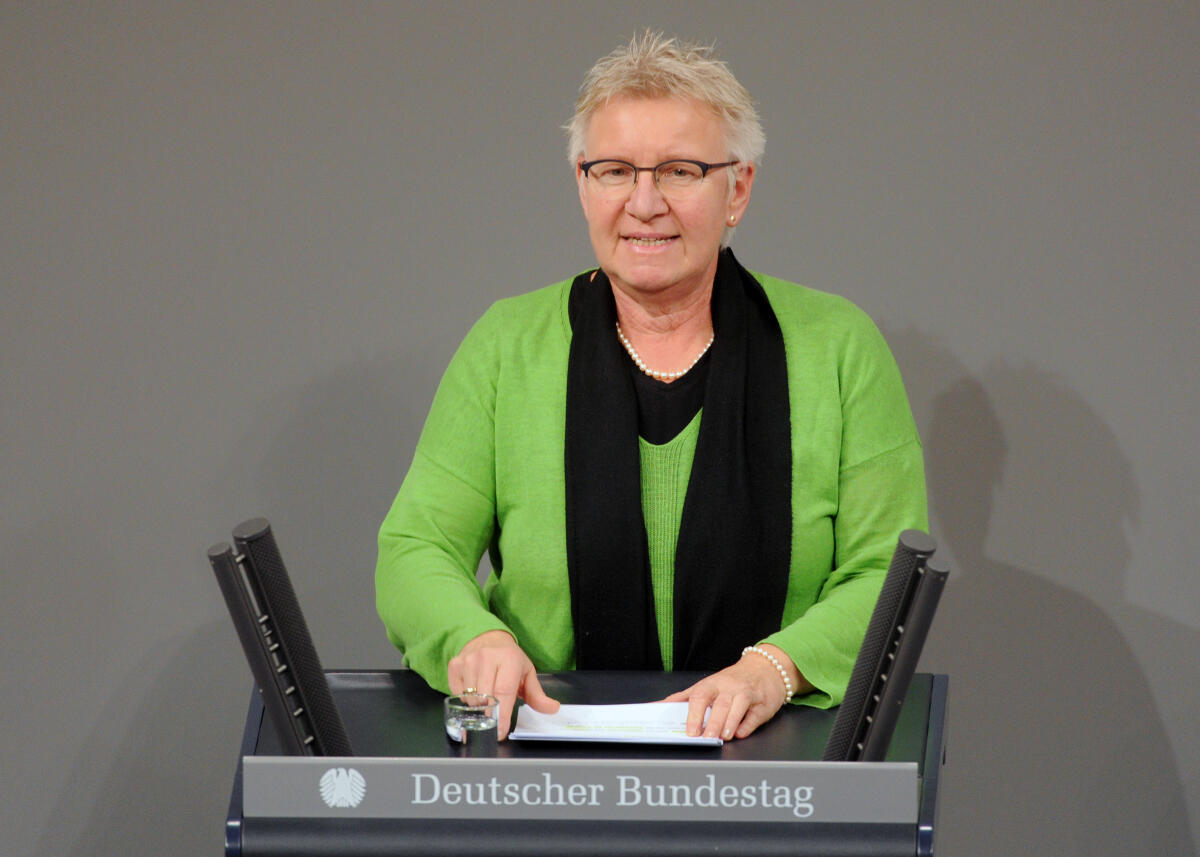 Krellmann, Jutta Jutta Krellmann, DIE LINKE, Bundestagsabgeordnete, Abgeordnete, Mitglied Deutscher Bundestag, MdB, Rede, 2. Sitzung, TOP 8, Thema: Erhalt der Stahlstandorte in Deutschland.; Rednerpult.