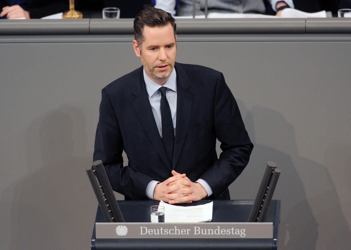 Dürr, Christian Christian Dürr, FDP, Bundestagsabgeordneter, Abgeordneter, Mitglied Deutscher Bundestag, MdB, Rede, 2. Sitzung, TOP 7, Thema: Irland: Vorzeitige Kreditrückzahlungen.; Rednerpult.