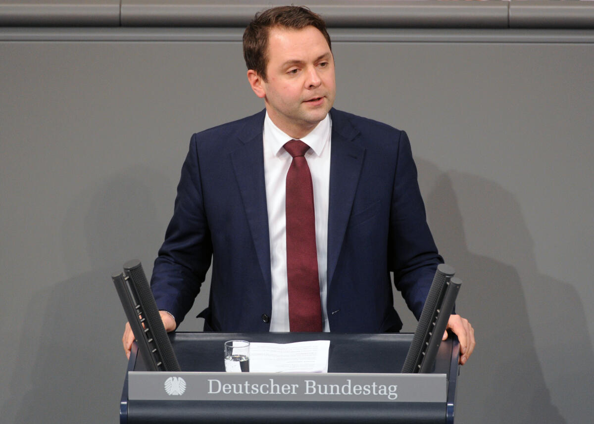 Lenz, Andreas Andreas Lenz, CDU/CSU, Bundestagsabgeordneter, Abgeordneter, Mitglied Deutscher Bundestag, MdB, Rede, 2. Sitzung, ZP 1, Thema: Aktuelle Stunde zu Arbeitsplatzverlusten bei Siemens.; Rednerpult.
