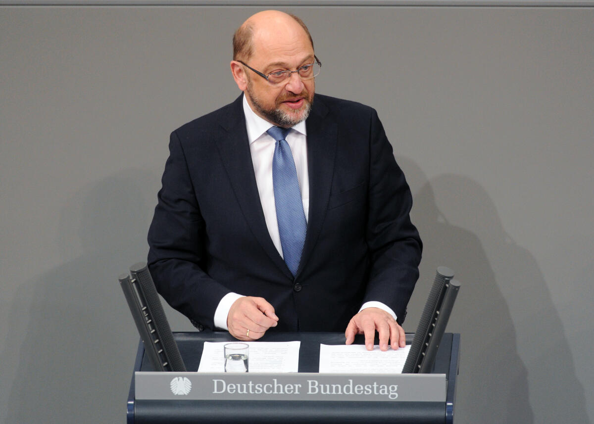 Schulz, Martin Martin Schulz, SPD, Bundestagsabgeordneter, Abgeordneter, Mitglied Deutscher Bundestag, MdB, Rede, 2. Sitzung, ZP 1, Thema: Aktuelle Stunde zu Arbeitsplatzverlusten bei Siemens.; Rednerpult.