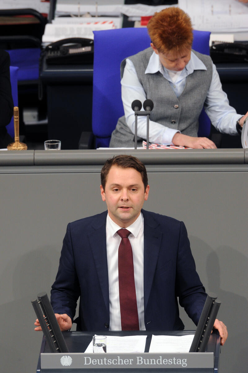 Lenz, Andreas; Pau, Petra Andreas Lenz, CDU/CSU, Bundestagsabgeordneter, Abgeordneter, Mitglied Deutscher Bundestag, MdB, Rede, 2. Sitzung, ZP 1, Thema: Aktuelle Stunde zu Arbeitsplatzverlusten bei Siemens, Vorsitz: Bundestagsvizepräsidentin Petra Pau, DIE LINKE.; Rednerpult.