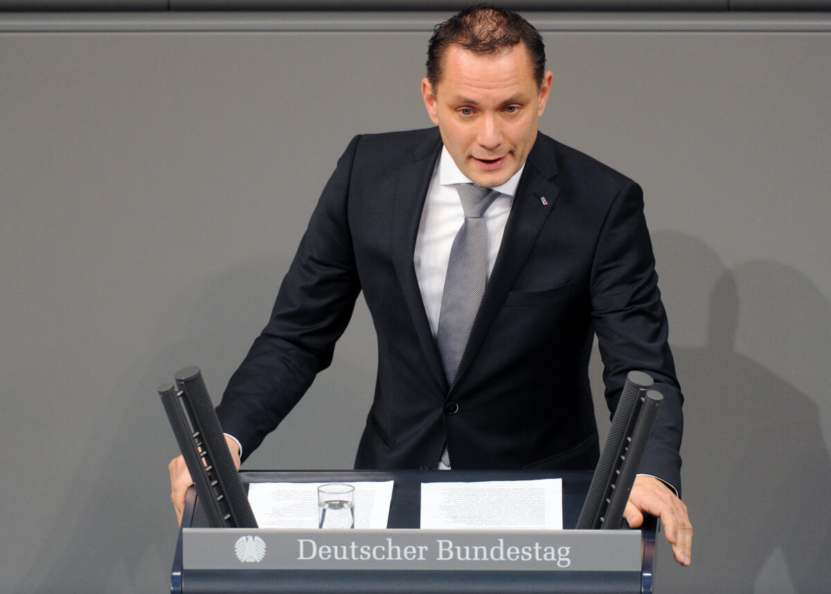 Chrupalla, Tino Tino Chrupalla, AfD, Bundestagsabgeordneter, Abgeordneter, Mitglied Deutscher Bundestag, MdB, Rede, 2. Sitzung, ZP 1, Thema: Aktuelle Stunde zu Arbeitsplatzverlusten bei Siemens.; Rednerpult.