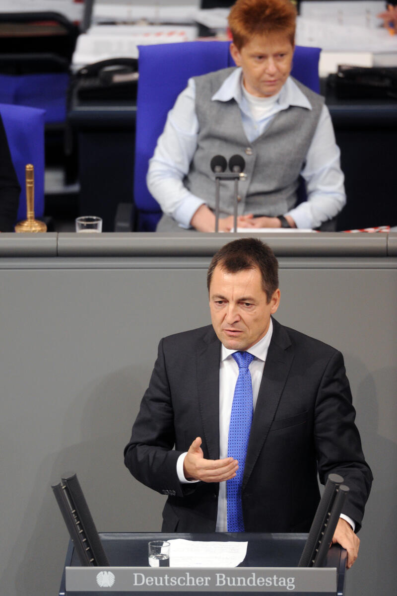 Herbst, Torsten; Pau, Petra Torsten Herbst, FDP, Bundestagsabgeordneter, Abgeordneter, Mitglied Deutscher Bundestag, MdB, Rede, 2. Sitzung, ZP 1, Thema: Aktuelle Stunde zu Arbeitsplatzverlusten bei Siemens, Vorsitz: Bundestagsvizepräsidentin Petra Pau, DIE LINKE.; Rednerpult.