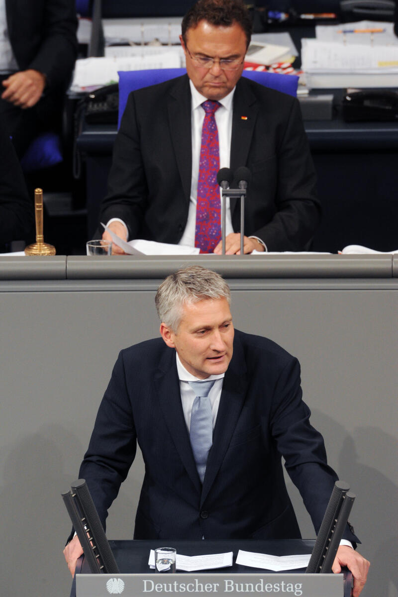 Durz, Hansjörg; Friedrich, Hans-Peter Hansjörg Durz, CDU/CSU, Bundestagsabgeordneter, Abgeordneter, Mitglied Deutscher Bundestag, MdB, Rede, 2. Sitzung, TOP 8, Thema: Erhalt der Stahlstandorte in Deutschland, Vorsitz: Bundestagsvizepräsident Hans-Peter Friedrich, CDU/CSU.; Rednerpult.
