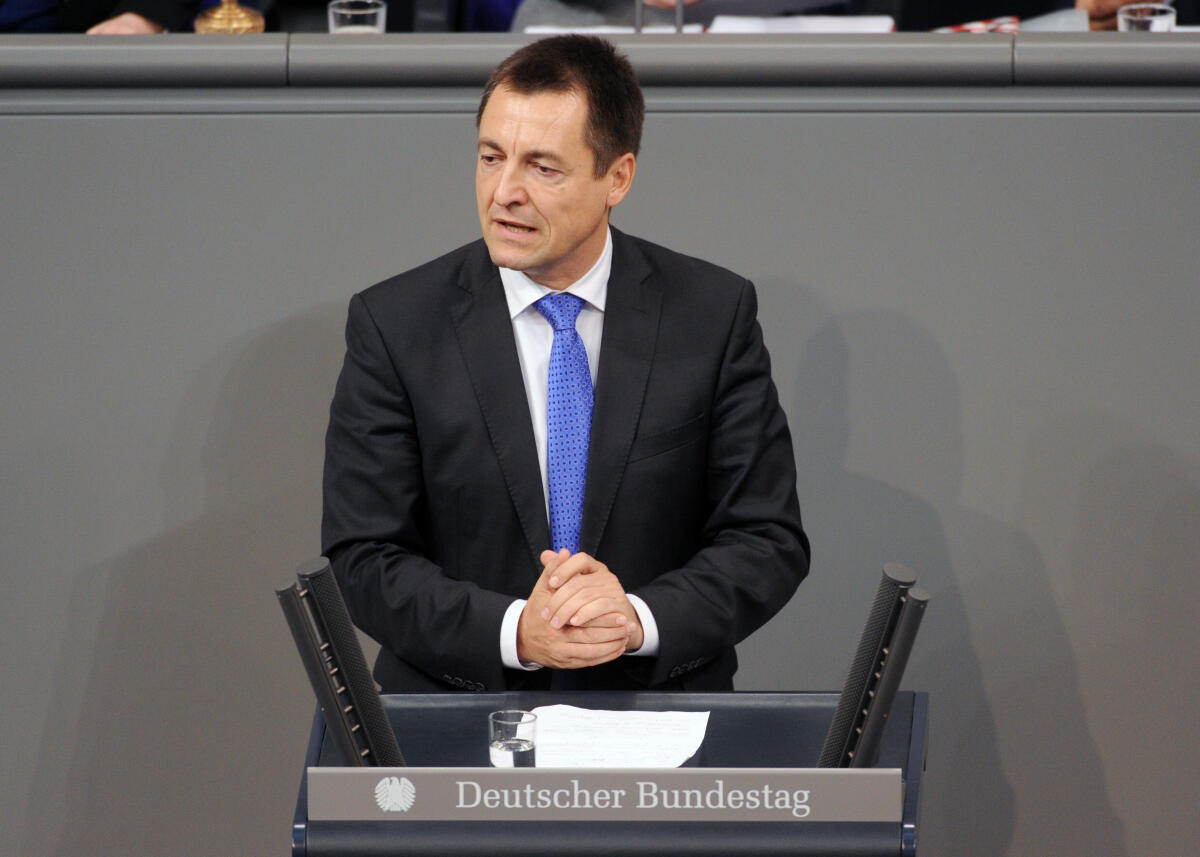 Herbst, Torsten Torsten Herbst, FDP, Bundestagsabgeordneter, Abgeordneter, Mitglied Deutscher Bundestag, MdB, Rede, 2. Sitzung, ZP 1, Thema: Aktuelle Stunde zu Arbeitsplatzverlusten bei Siemens.; Rednerpult.