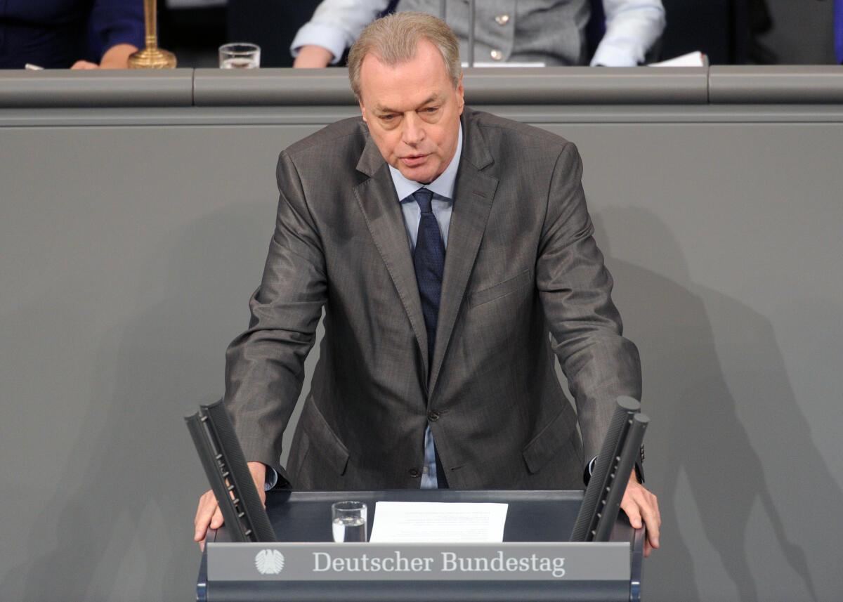 Schmidt, Frithjof Frithjof Schmidt, Bündnis 90/Die Grünen, Bundestagsabgeordneter, Abgeordneter, Mitglied Deutscher Bundestag, MdB, Rede, 2. Sitzung, Top 6, Thema: Bundeswehreinsatz in Südsudan (UNMISS).; Rednerpult.