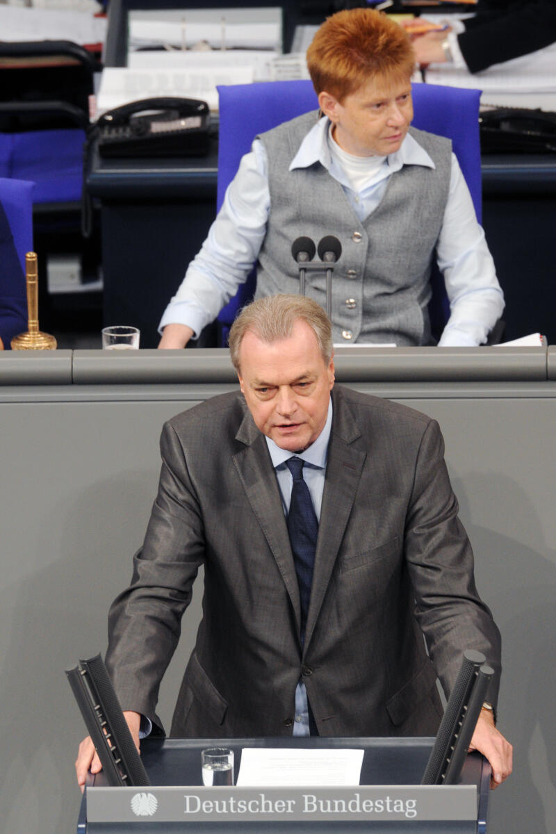 Schmidt, Frithjof; Pau, Petra Frithjof Schmidt, Bündnis 90/Die Grünen, Bundestagsabgeordneter, Abgeordneter, Mitglied Deutscher Bundestag, MdB, Rede, 2. Sitzung, Top 6, Thema: Bundeswehreinsatz in Südsudan (UNMISS), Vorsitz: Bundestagsvizepräsidentin Petra Pau, DIE LINKE.; Rednerpult.