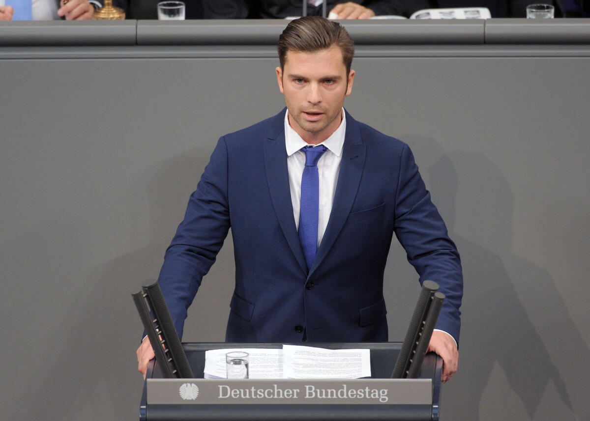 Nolte, Jan Ralf Jan Ralf Nolte, AfD, Bundestagsabgeordneter, Abgeordneter, Mitglied Deutscher Bundestag, MdB, Rede, 2. Sitzung, Top 2, Thema: Bundeswehreinsatz im Mittelmeer (SEA GUARDIAN).; Rednerpult.