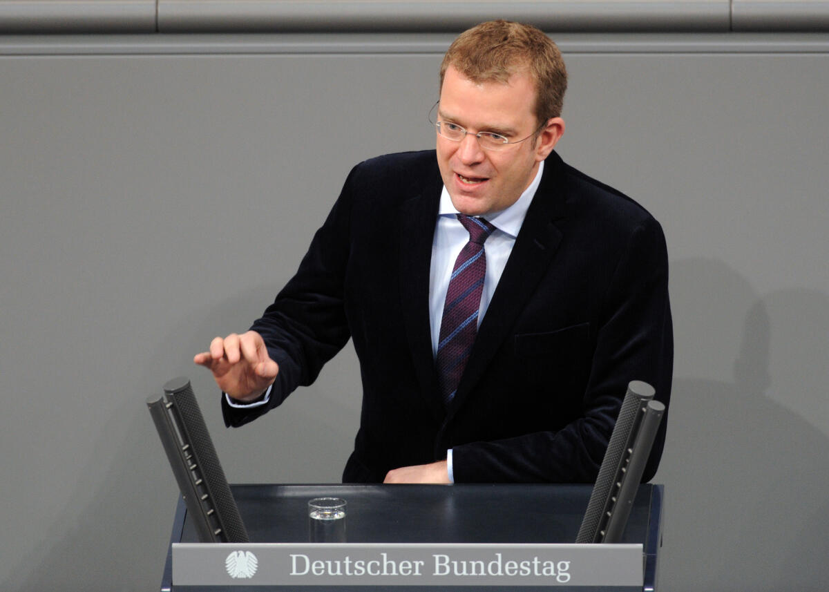 Brandl, Reinhard Reinhard Brandl, CDU/CSU, Bundestagsabgeordneter, Abgeordneter, Mitglied Deutscher Bundestag, MdB, Rede, 2. Sitzung, Top 2, Thema: Bundeswehreinsatz im Mittelmeer (SEA GUARDIAN).; Rednerpult.