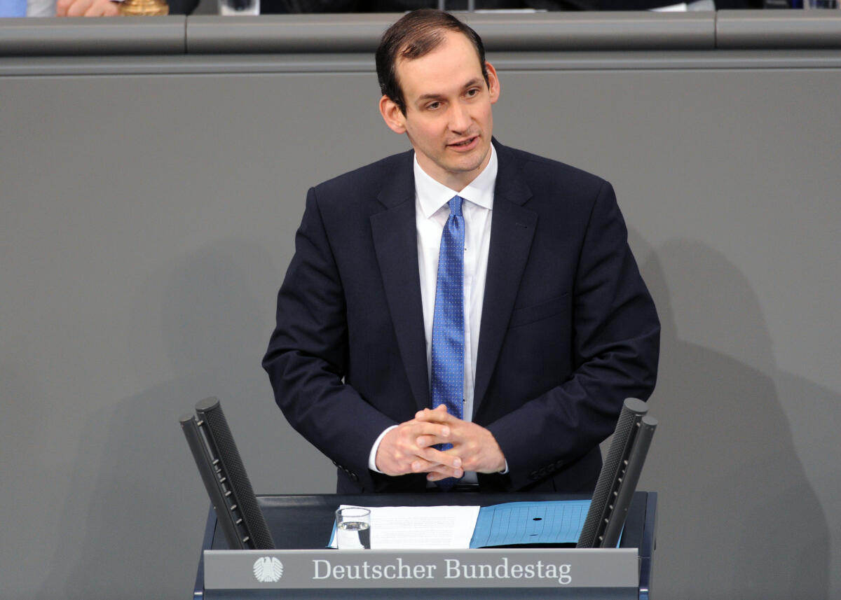 Kleinwächter, Norbert Norbert Kleinwächter, AfD, Bundestagsabgeordneter, Abgeordneter, Mitglied Deutscher Bundestag, MdB, Rede, 2. Sitzung, Top 3, Thema: Bundeswehreinsatz gegen die Terrororganisation IS.; Rednerpult.