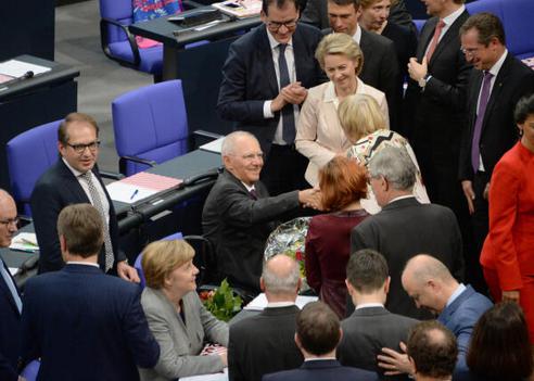 Schäuble, Wolfgang; Merkel, Angela; Leyen, Ursula von der; Dobrindt, Alexander; Roth, Claudia; Kipping, Katja Reichstagsgebäude, Plenarsaal