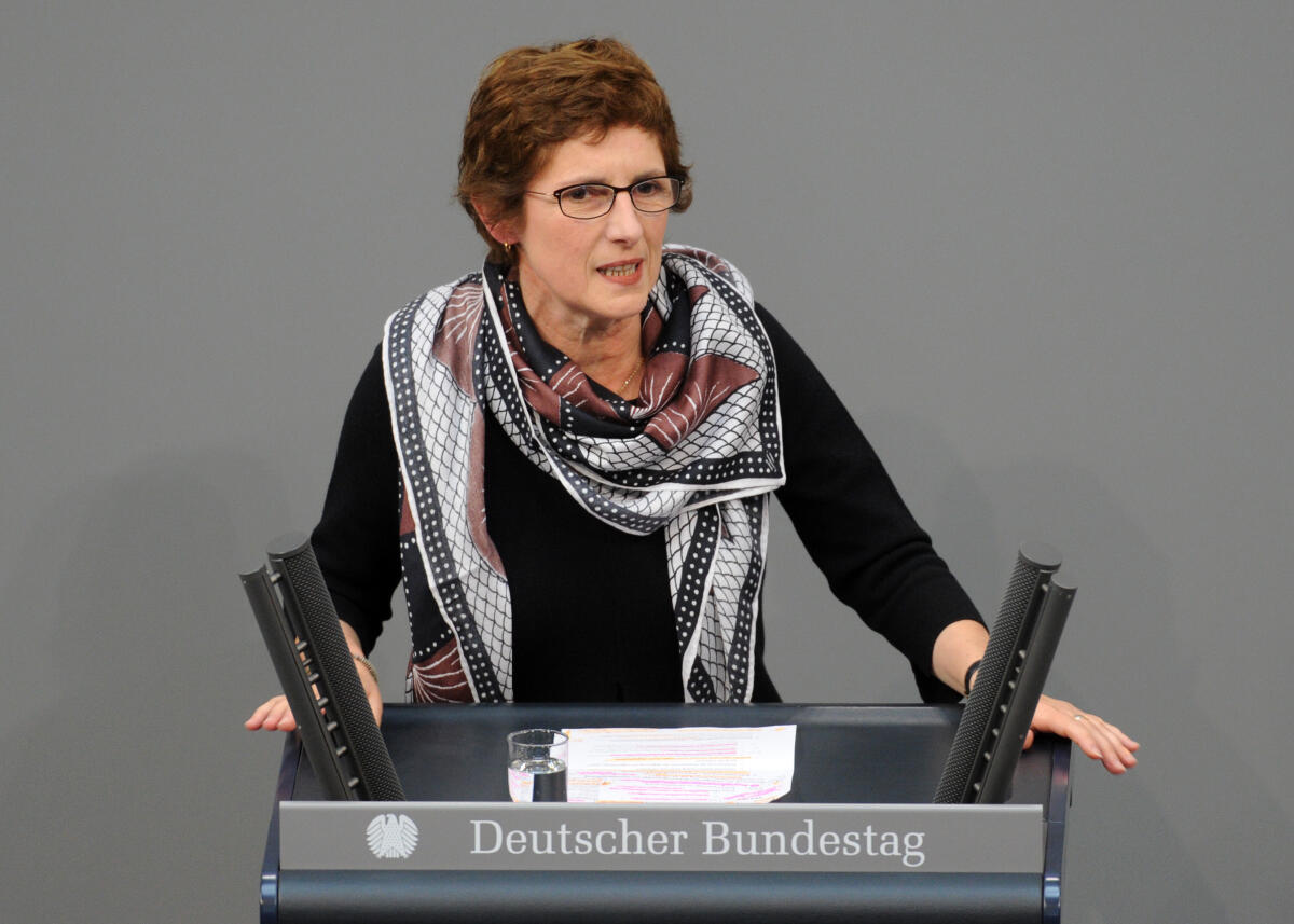 Haßelmann, Britta Britta Haßelmann, Bündnis 90/Die Grünen, Bundestagsabgeordnete, Abgeordnete, Mitglied Deutscher Bundestag, MdB, Rede, 1. Sitzung, Thema: Konstituierende Sitzung Deutscher Bundestag 19. Legislaturperiode, 24.10.2017.; Rednerpult.