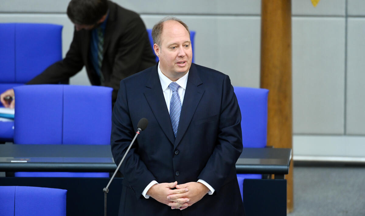 Braun, Helge Regierungsbefragung des Bundestages am Mittwoch, 17. Juni 2020, Prof. Dr. Helge Braun, Bundesminister für besondere Aufgaben und Chef des Bundeskanzleramtes
