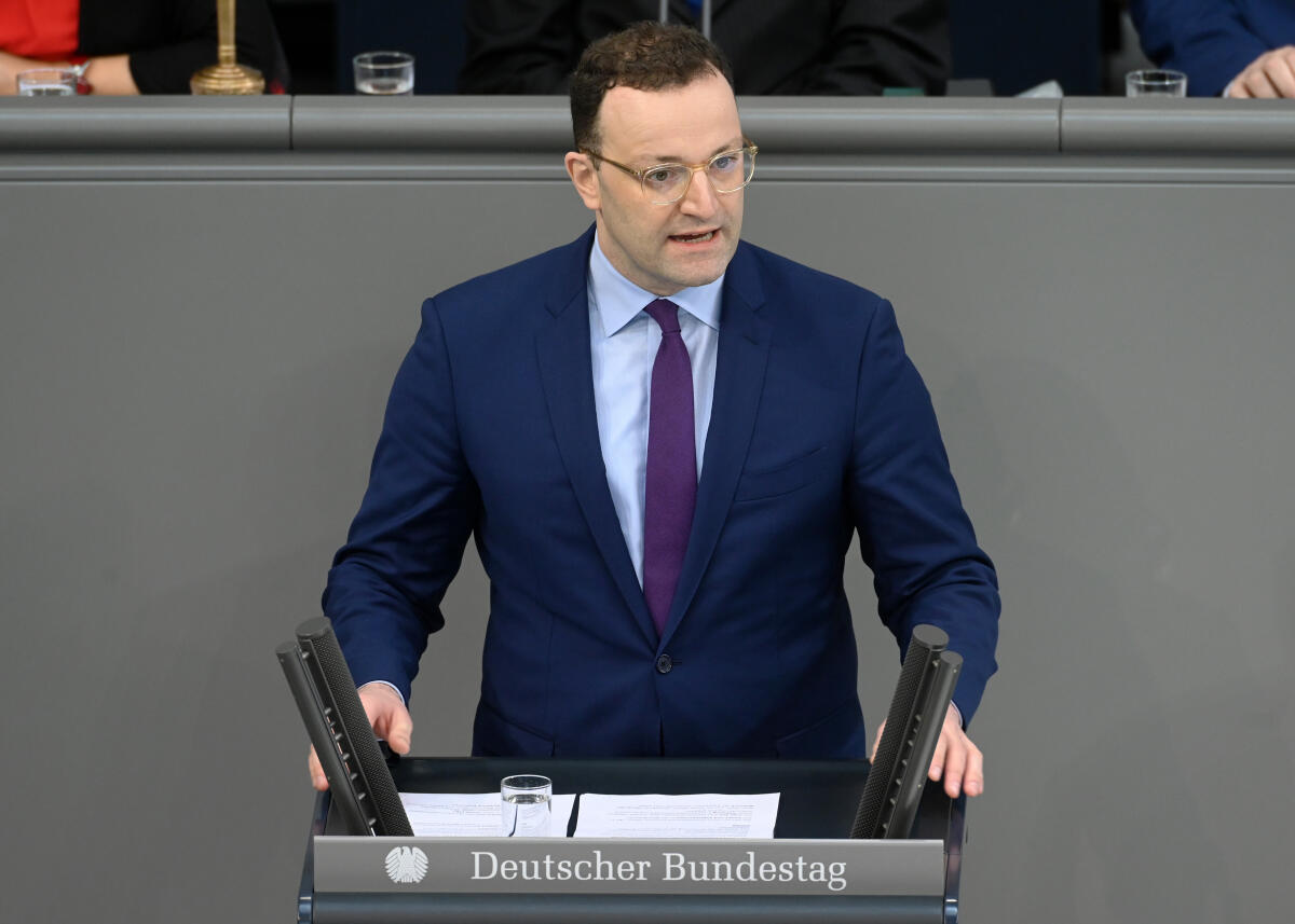 Jens Spahn, CDU/CSU, Bundesminister für Gesundheit, 148. Sitzung Deutscher Bundestag, ZP 1, Regierungserklärung, Rede, Thema: Corona-Virus.; Corona, Epidemie, Bundesgesundheitsminister, Minister, Rednerpult, Mikrofon. Spahn, Jens Jens Spahn, CDU/CSU, Bundesminister für Gesundheit, 148. Sitzung Deutscher Bundestag, ZP 1, Regierungserklärung, Rede, Thema: Corona-Virus.; Corona, Epidemie, Bundesgesundheitsminister, Minister, Rednerpult, Mikrofon.