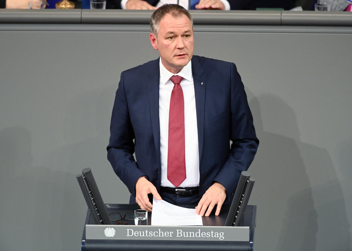 Brodesser, Carsten Dr. Carsten Brodesser, CDU/CSU, Mitglied Deutscher Bundestag, MdB, Bundestagsabgeordneter, Rede Deutscher Bundestag, 145. Sitzung, ZP 2, Thema: Schutz von Sparern, Förderung von Vermögensaufbau.; Rednerpult.