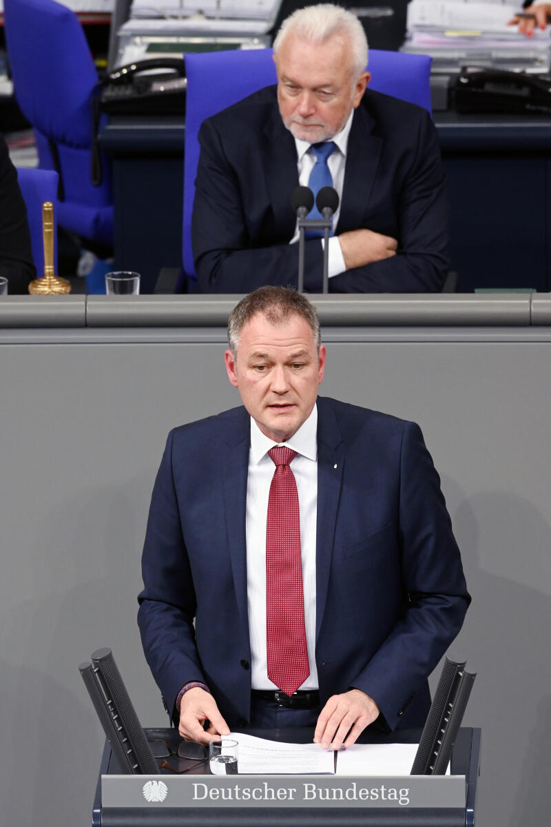 Brodesser, Carsten; Kubicki, Wolfgang Dr. Carsten Brodesser, CDU/CSU, Mitglied Deutscher Bundestag, MdB, Bundestagsabgeordneter, Rede Deutscher Bundestag, 145. Sitzung, ZP 2, Thema: Schutz von Sparern, Förderung von Vermögensaufbau, Vorsitz: Bundestagsvizepräsident Wolfgang Kubicki, FDP.; Rednerpult.