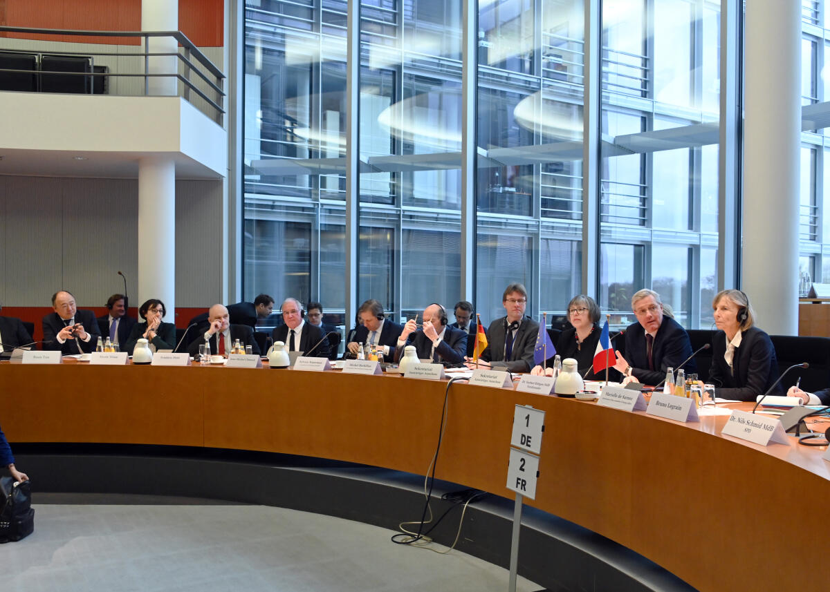 Der Auswärtige Ausschuss des Deutschen Bundestages hat unter der Leitung seines Vorsitzenden Dr. Norbert Röttgen, CDU/CSU, eine gemeinsame Sitzung mit dem Auswärtigen Ausschuss der französischen Assemblée Nationale.; Übersicht. Der Auswärtige Ausschuss des Deutschen Bundestages hat unter der Leitung seines Vorsitzenden Dr. Norbert Röttgen, CDU/CSU, eine gemeinsame Sitzung mit dem Auswärtigen Ausschuss der französischen Assemblée Nationale.; Übersicht.