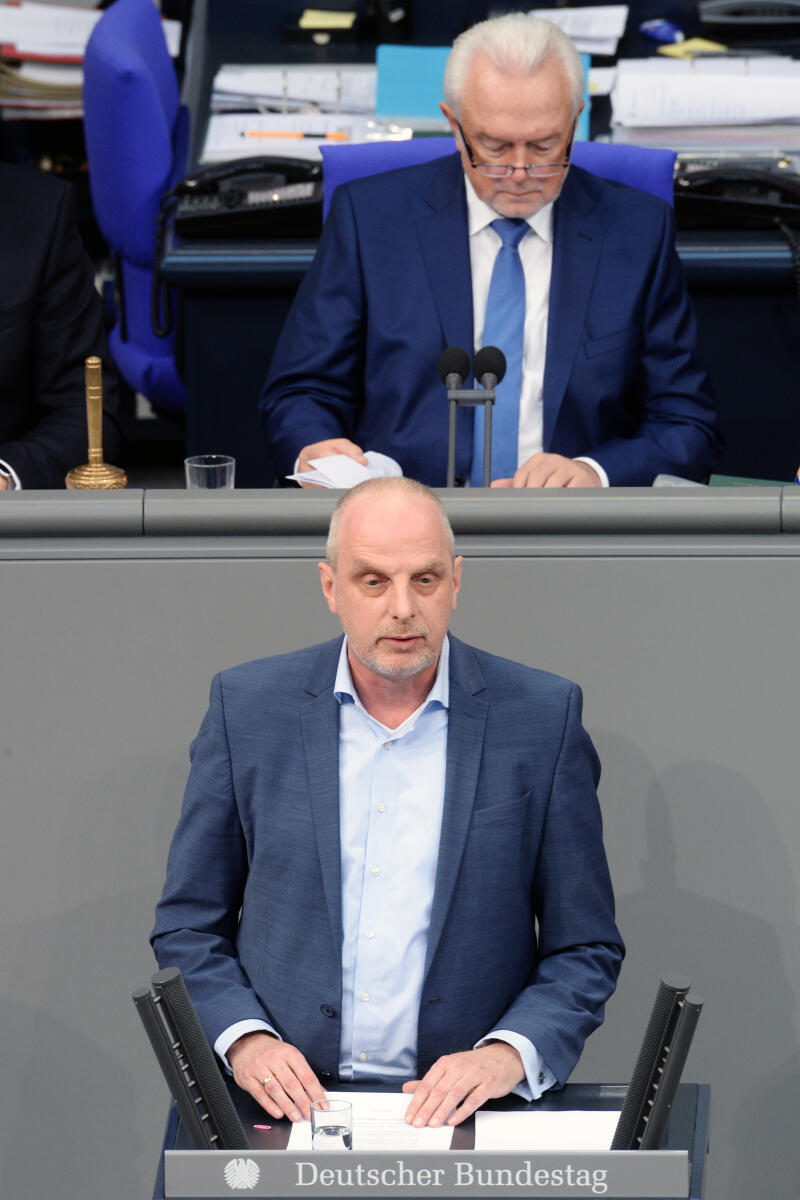 Müller, Detlef; Kubicki, Wolfgang Detlef Müller, SPD, Mitglied des Deutschen Bundestages, Bundestagsabgeordneter, MdB, Rede, Deutscher Bundestag, TOP 10, Thema: Änderung des Gemeindeverkehrsfinanzierungsgesetzes, Vorsitz: Bundestagsvizepräsident Wolfgang Kubicki, FDP.; Rednerpult.